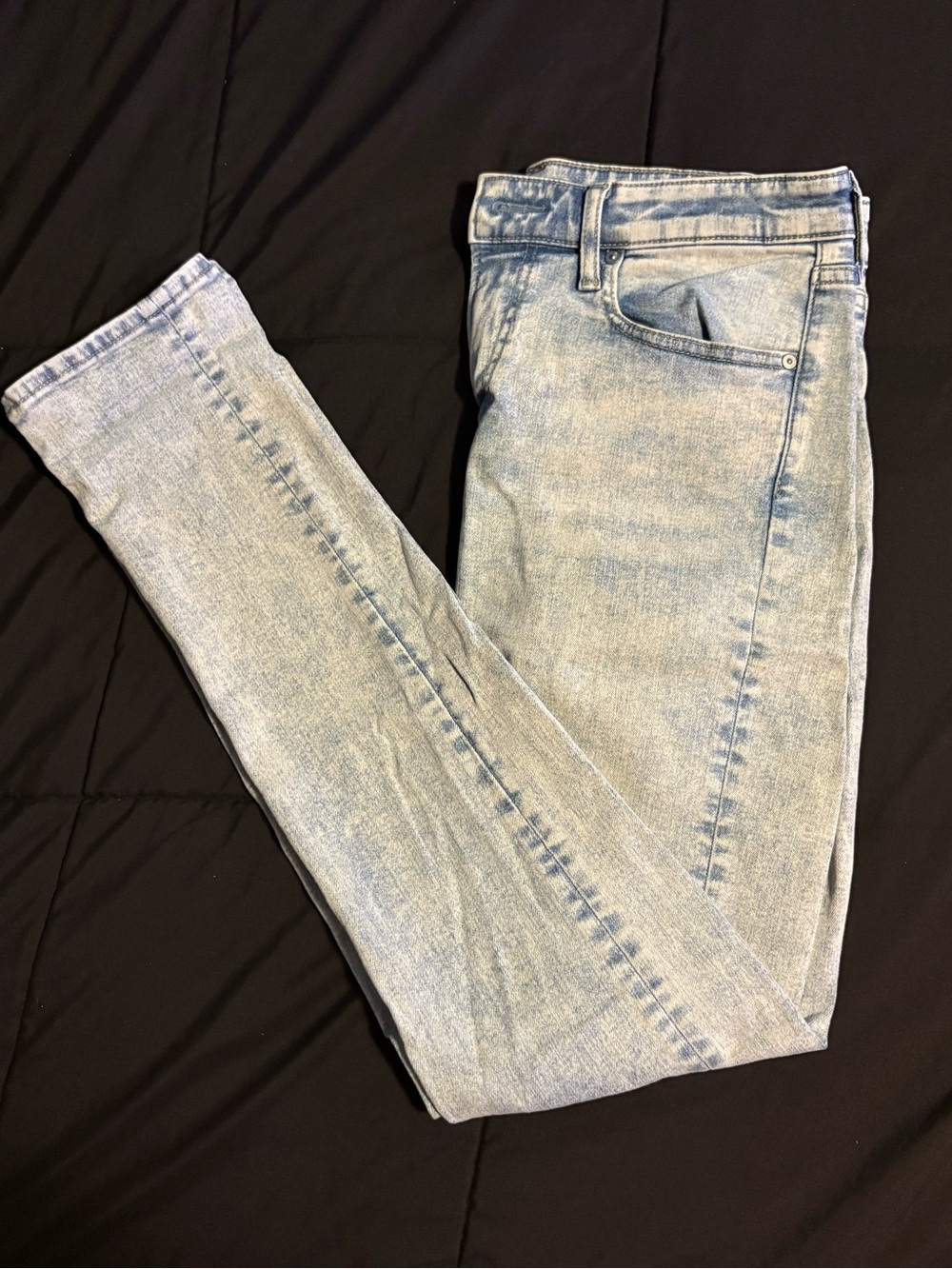 Uniqlo SKINNY Jeans in Light Blue Acid Wash (31x34). Discontinued & HTF!